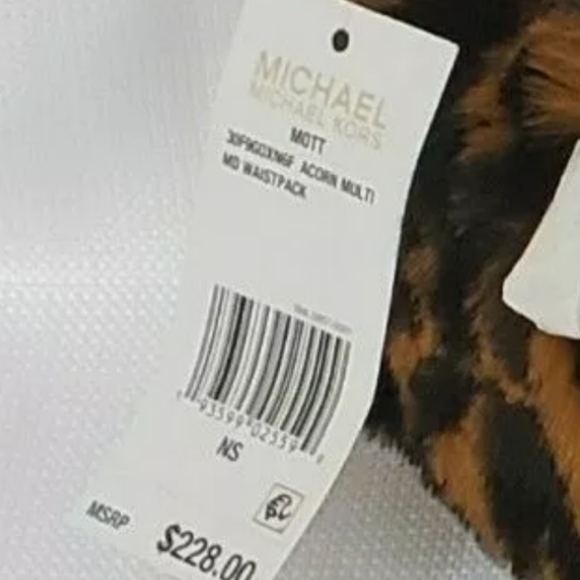 Michael Kors Mott MD Waistpack - Picture 5 of 5